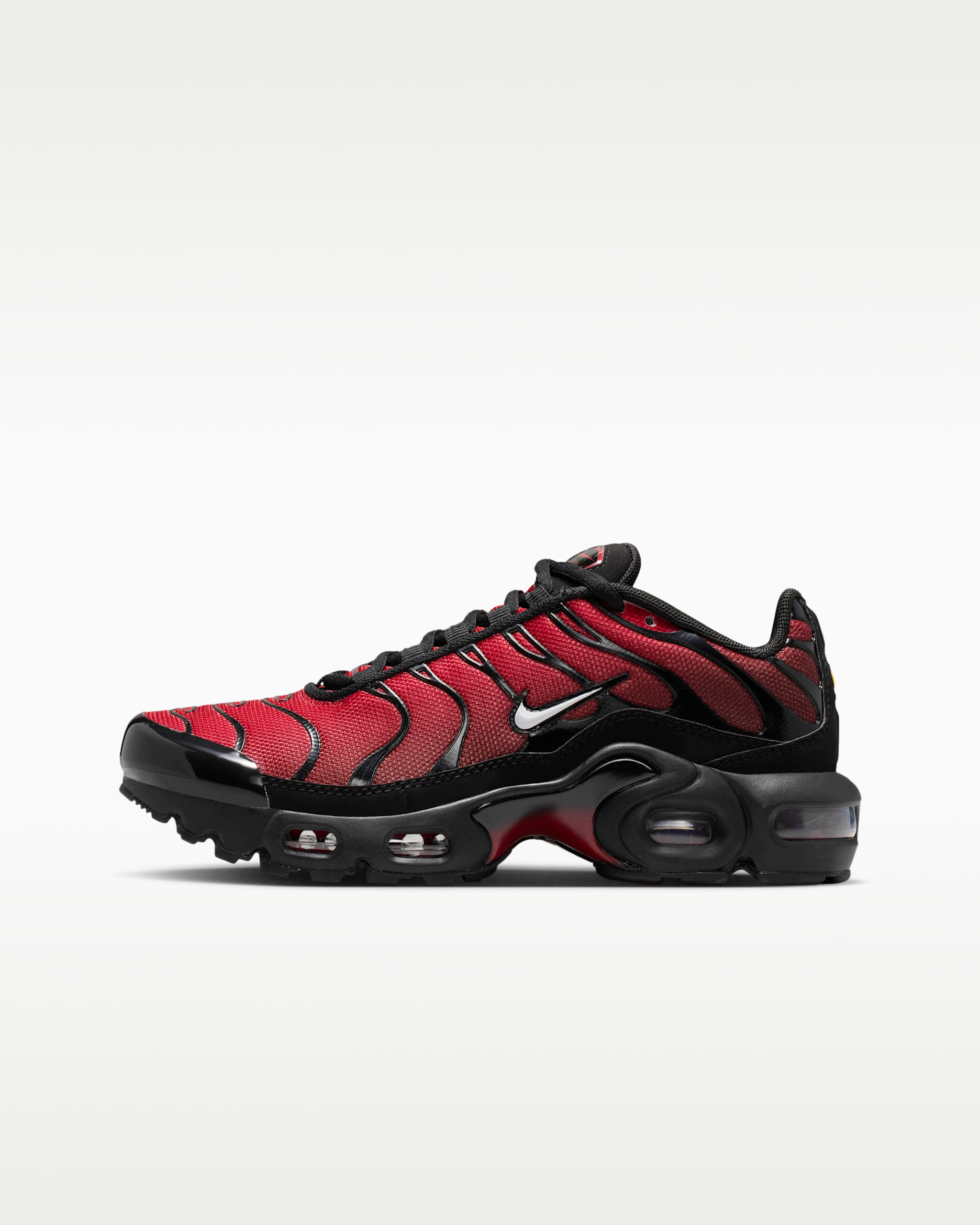 靴 Nike Air Max Plus Black/Red Nike Air Max Plus Older Kids' Shoes. Nike FI
